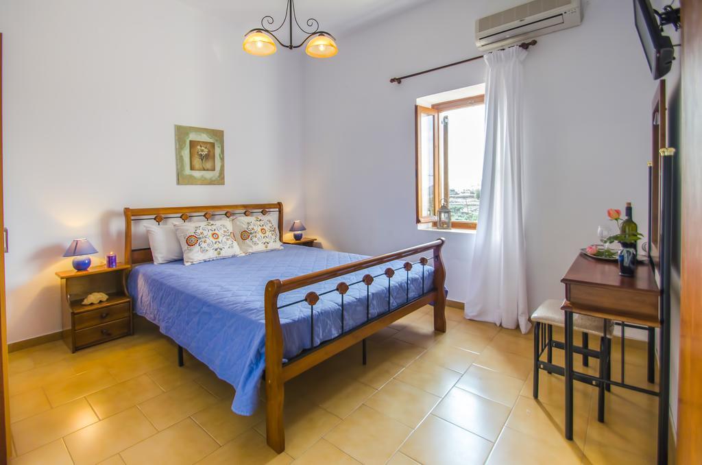 פלאקה Palaios Rooms חדר תמונה